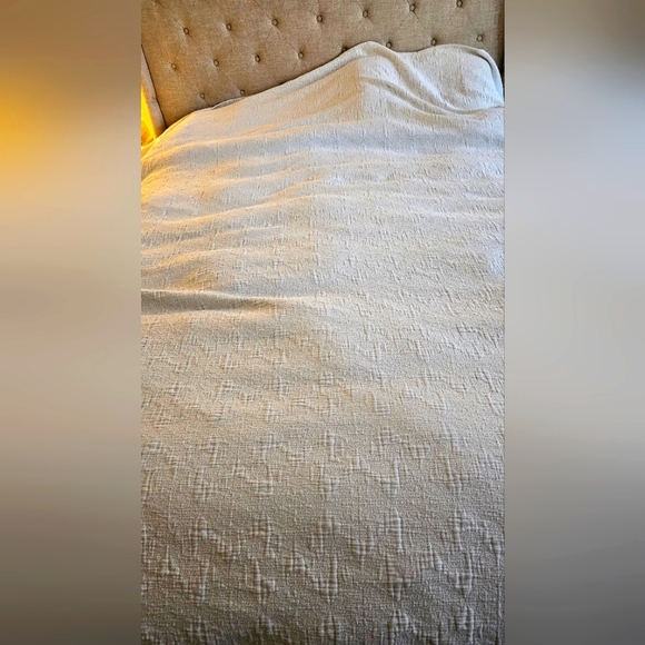 Eileen fisher queen cream coverlet. 100 percent organic cotton. - Picture 1 of 7